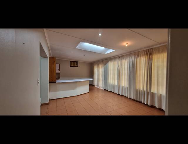 5 BEDROOM HOUSE TO LET IN GLENWOOD
